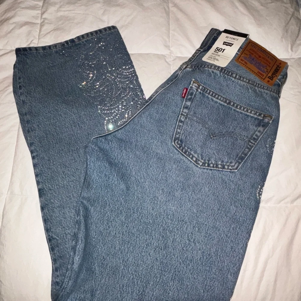 BEYONCÉ X LEVI’S 501® '90S WOMEN'S 28 x 30 - Picture 1 of 14